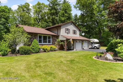 617 Cindy Ln, Ballston Spa, NY 12020