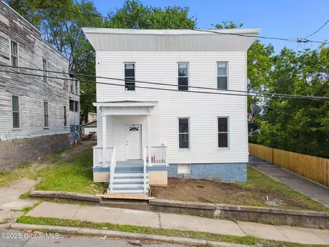 21 Kimball St, Amsterdam, NY 12010