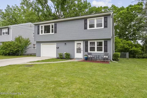 17 Pawling St, Menands, NY 12204