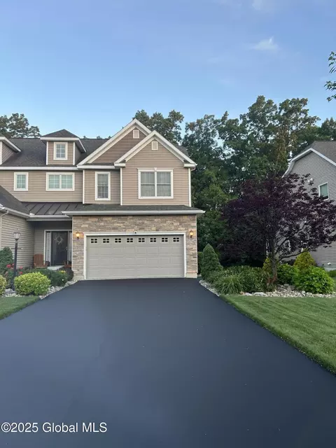 181 Fieldstone Dr, Schenectady, NY 12304