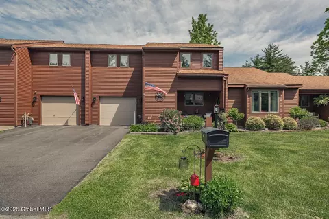195 Country Club Ln, Fort Johnson, NY 12070
