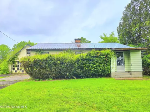 4 S East Ave, Johnstown, NY 12095