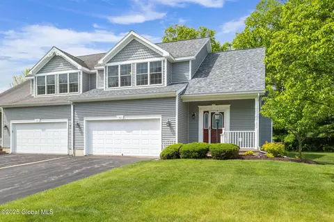50 Oakmont St, Niskayuna, NY 12309