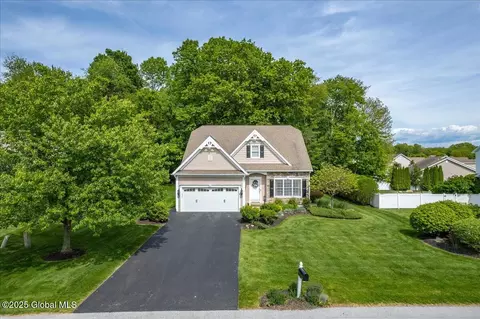 7 Brighton Dr, Clifton Park, NY 12065