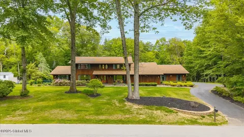 29 Via Maria Dr, Glenville, NY 12302