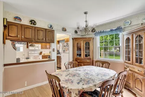 27 Cedar Ln, Glenville, NY 12302 photo 5
