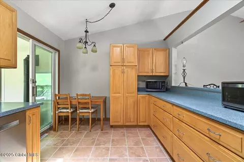 72 Algonquin Rd, Clifton Park, NY 12065 photo 15