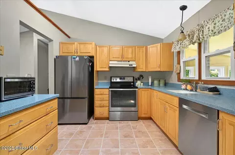 72 Algonquin Rd, Clifton Park, NY 12065 photo 13