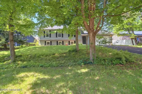 72 Algonquin Rd, Clifton Park, NY 12065 photo 3