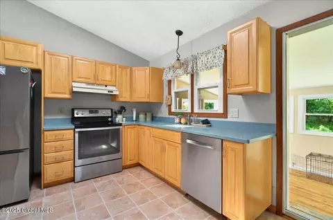 72 Algonquin Rd, Clifton Park, NY 12065 photo 12