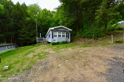 202 Lakeland Rd, Edinburg, NY 12835