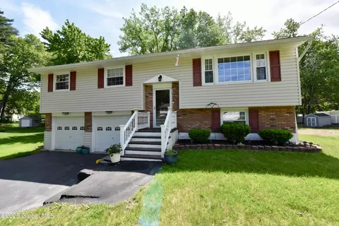 23 Bayberry Dr, Clifton Park, NY 12065