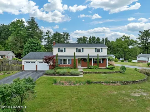 21 Hillcrest Dr, Ballston Lake, NY 12019