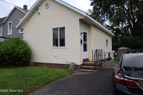 39 Old Mariaville Rd, Schenectady, NY 12306