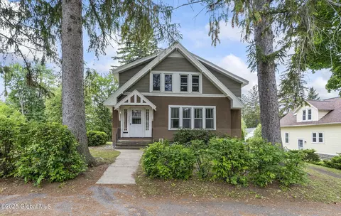 2248 Story Ave, Niskayuna, NY 12309