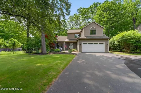 35 Sherwood Trl, Saratoga Springs, NY 12866