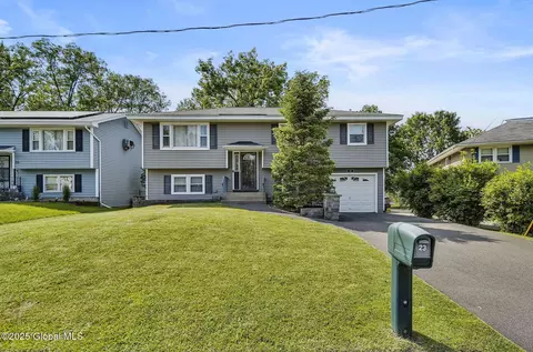 23 Hialeah Dr, Troy, NY 12182