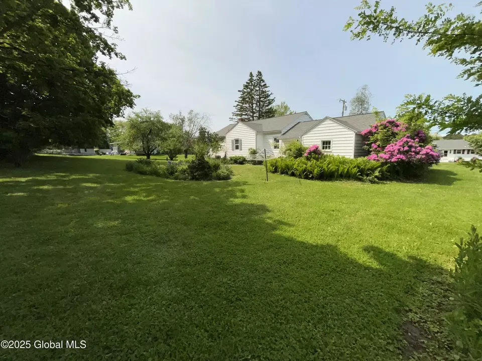 Exterior - 11 Calhoun Rd, Troy, NY 12180 photo 7 of 10