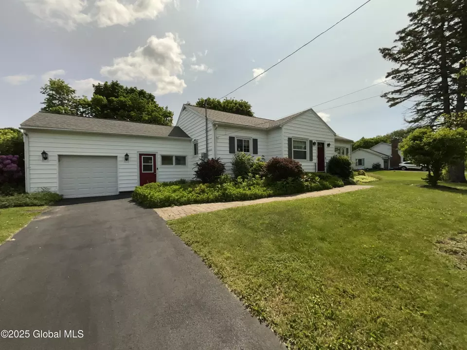 Exterior - 11 Calhoun Rd, Troy, NY 12180 photo 3 of 10