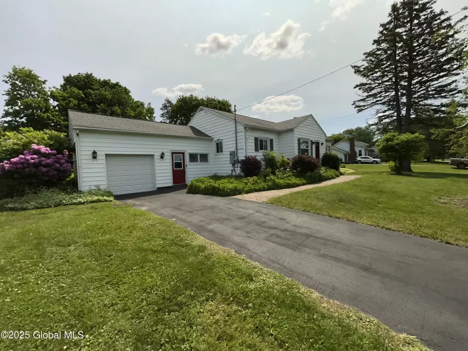 Exterior - 11 Calhoun Rd, Troy, NY 12180 photo 6 of 10