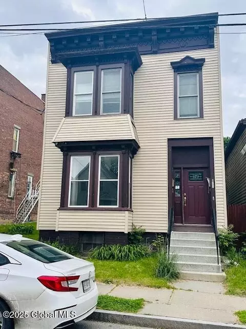 944 3rd St, Rensselaer, NY 12144