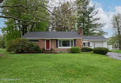 3 E Stephens Ln, Schenectady, NY 12302