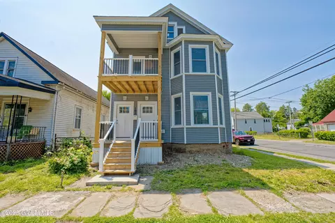 105 6th Ave, Troy, NY 12180