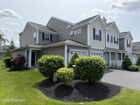 35 Governor Cir, Albany, NY 12208