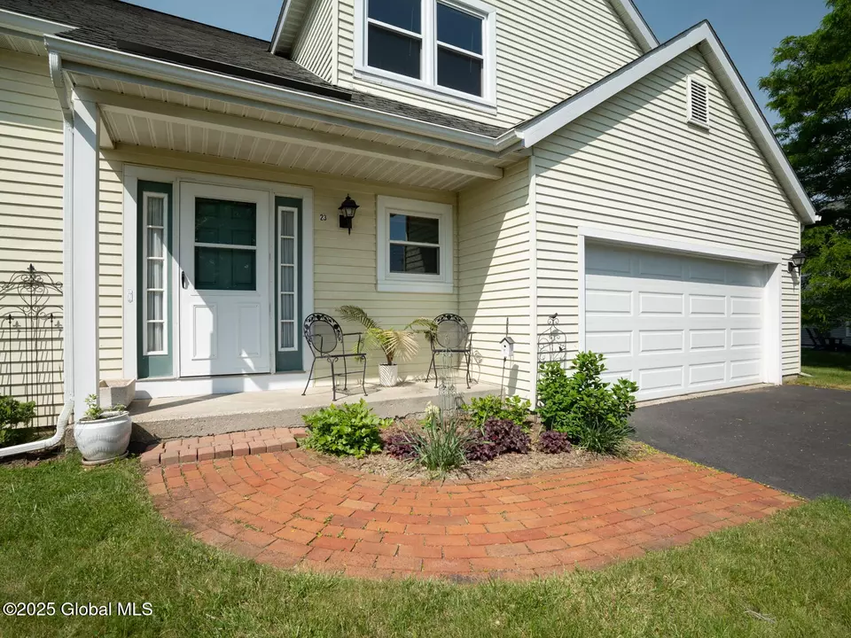 Exterior - 23 Rockefeller Blvd, Rensselaer, NY 12144 photo 4 of 12