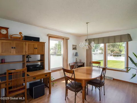 Dining - 23 Rockefeller Blvd, Rensselaer, NY 12144 photo 1 of 1