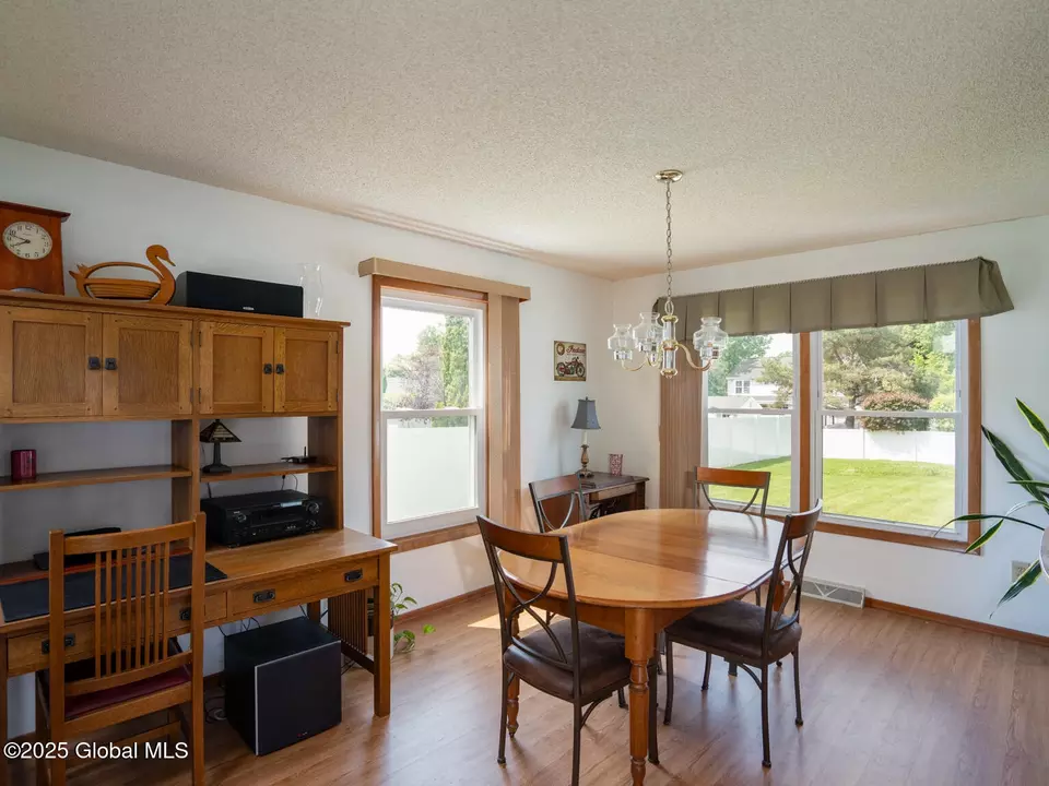 Dining - 23 Rockefeller Blvd, Rensselaer, NY 12144 photo 1 of 1