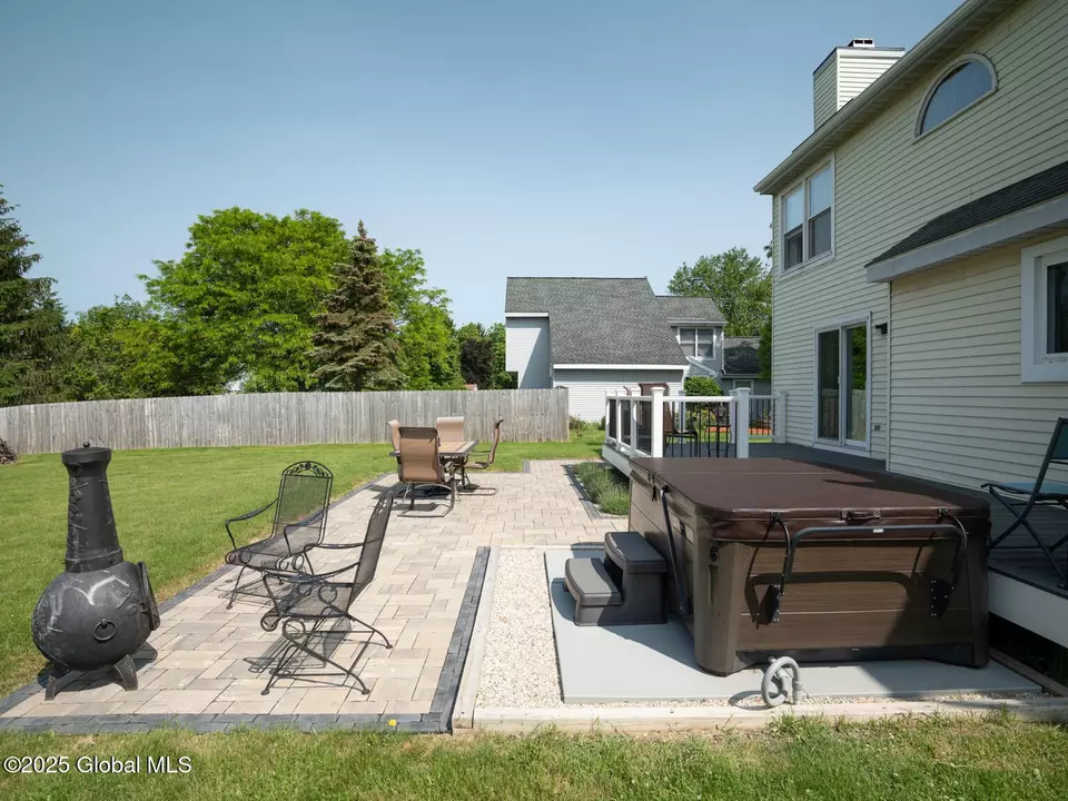 Exterior - 23 Rockefeller Blvd, Rensselaer, NY 12144 photo 9 of 12