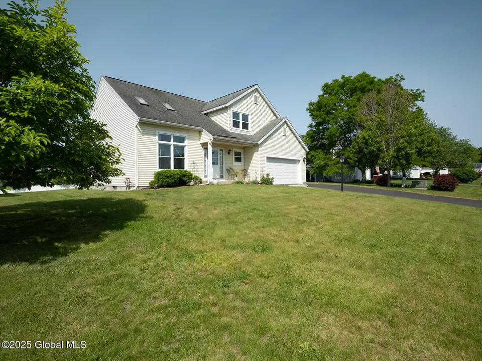 Exterior - 23 Rockefeller Blvd, Rensselaer, NY 12144 photo 3 of 12