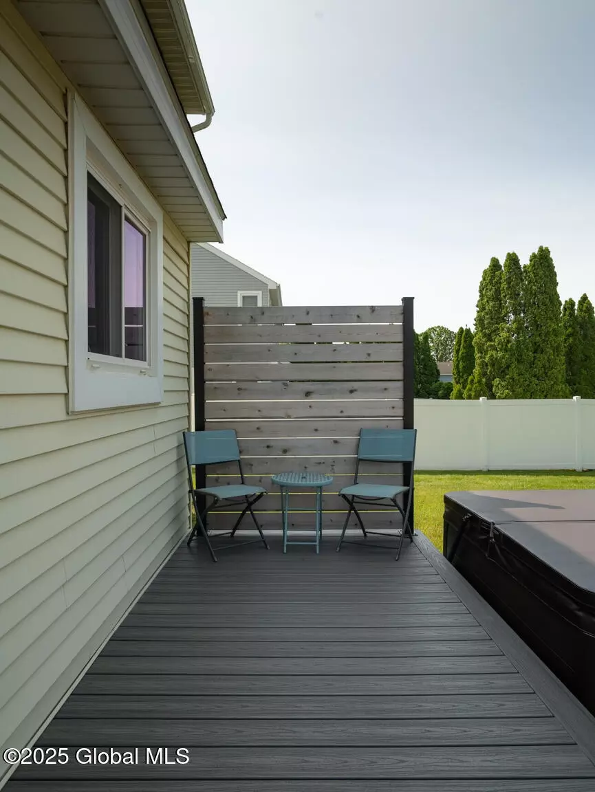 Exterior - 23 Rockefeller Blvd, Rensselaer, NY 12144 photo 10 of 12