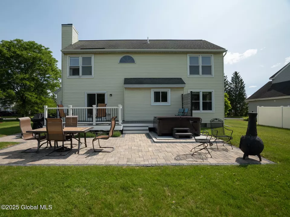 Exterior - 23 Rockefeller Blvd, Rensselaer, NY 12144 photo 7 of 12