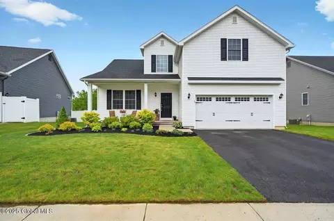10 Cypress St, Ballston Lake, NY 12019