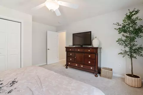 Bedroom - 3014 Patrick Rd, Schenectady, NY 12303 photo 7 of 8