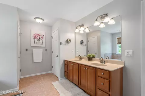 Bath - 3014 Patrick Rd, Schenectady, NY 12303 photo 2 of 7