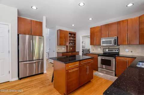 Kitchen - 3014 Patrick Rd, Schenectady, NY 12303 photo 4 of 5