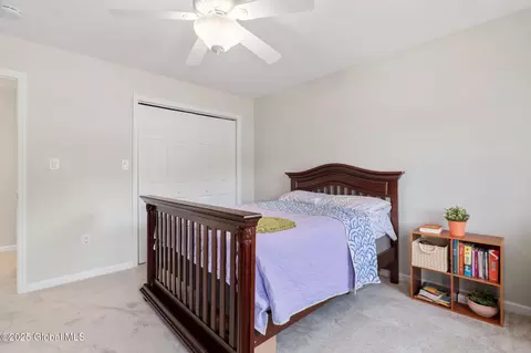 Bedroom - 3014 Patrick Rd, Schenectady, NY 12303 photo 4 of 8