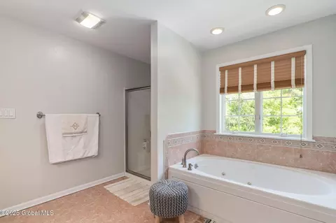 Bath - 3014 Patrick Rd, Schenectady, NY 12303 photo 4 of 7