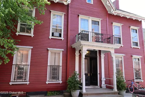 49 Washington Ave, Schenectady, NY 12305