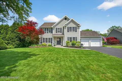 5 Packetboat Ct, Waterford, NY 12188