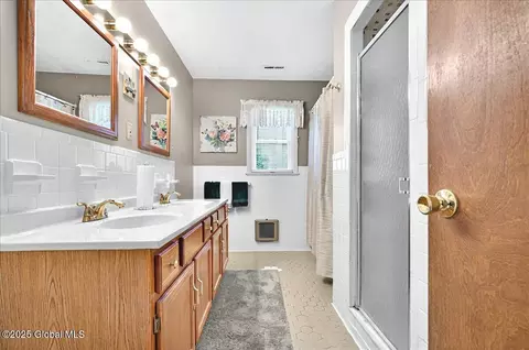Bath - 53 Harmon Rd, Schenectady, NY 12302 photo 1 of 2