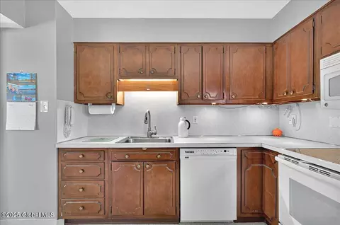 Kitchen - 53 Harmon Rd, Schenectady, NY 12302 photo 2 of 3