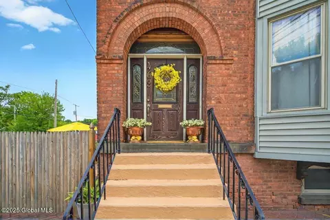 462 1st St, Troy, NY 12180