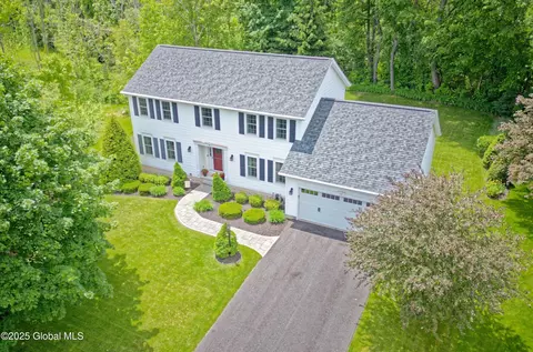 42 Michelle Dr, Clifton Park, NY 12065