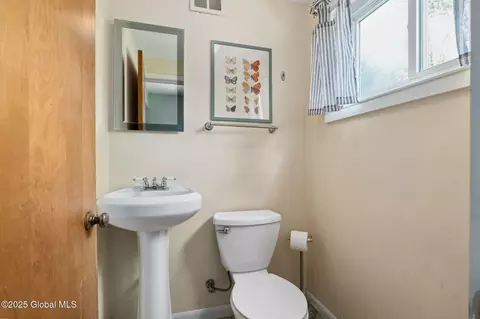 Bath - 11 Greenock Rd, Delmar, NY 12054 photo 6 of 6