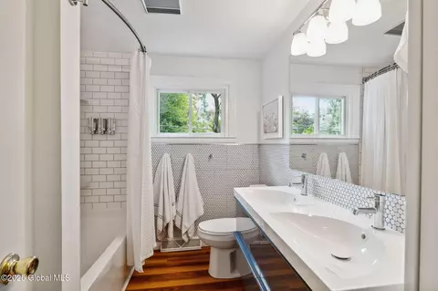 Bath - 11 Greenock Rd, Delmar, NY 12054 photo 3 of 6