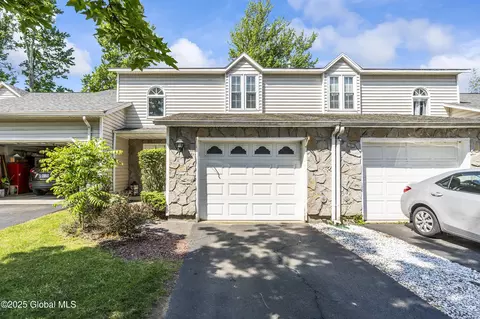 3 Woodside Dr, Albany, NY 12208